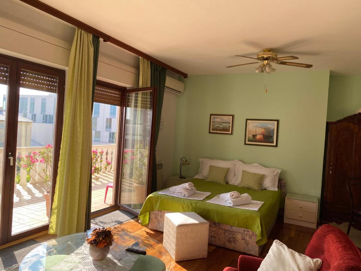 Family Apartments Vesna- 100 M Beach -Center 크리크베니카 외부 사진